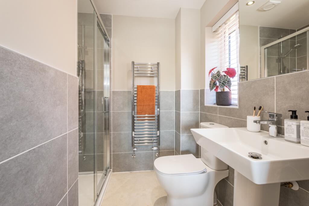 En suite in the Hanbury 4 bedroom home