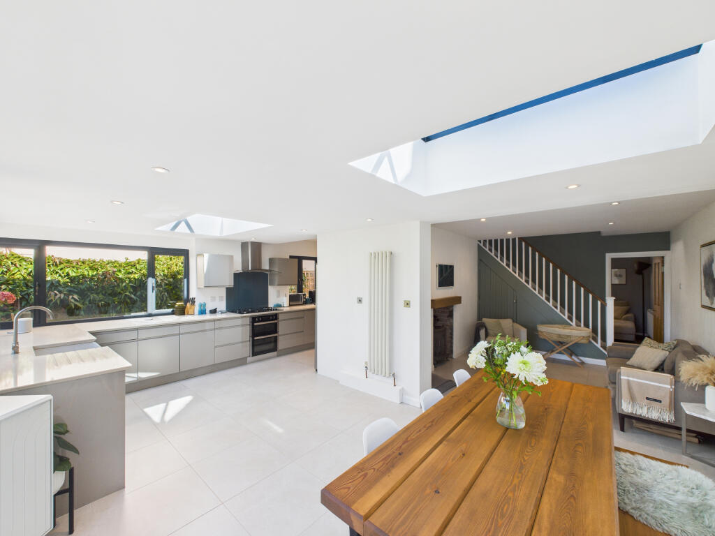 CAM02909G0-PR0478-STILL016