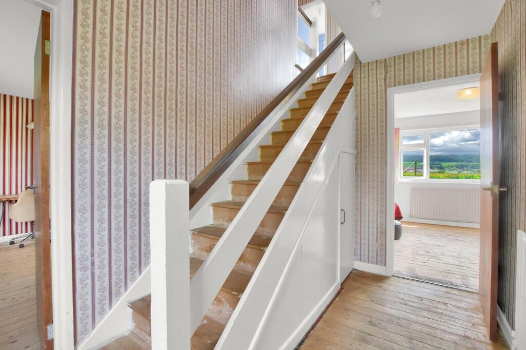 8 - hallway.JPG
