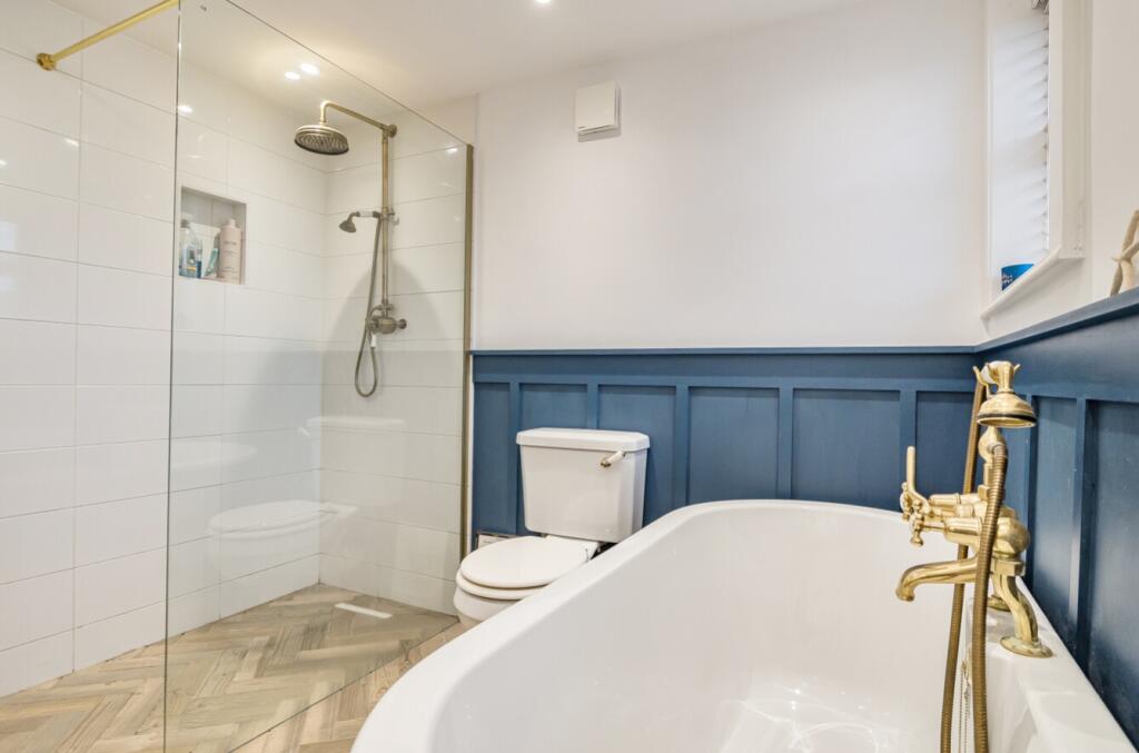 EweMove Harrogate Bathroom