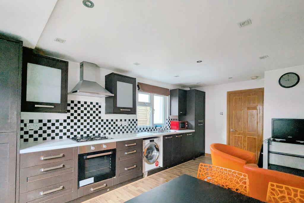 5a Furness Road, Fulham, London, SW6 2LQ