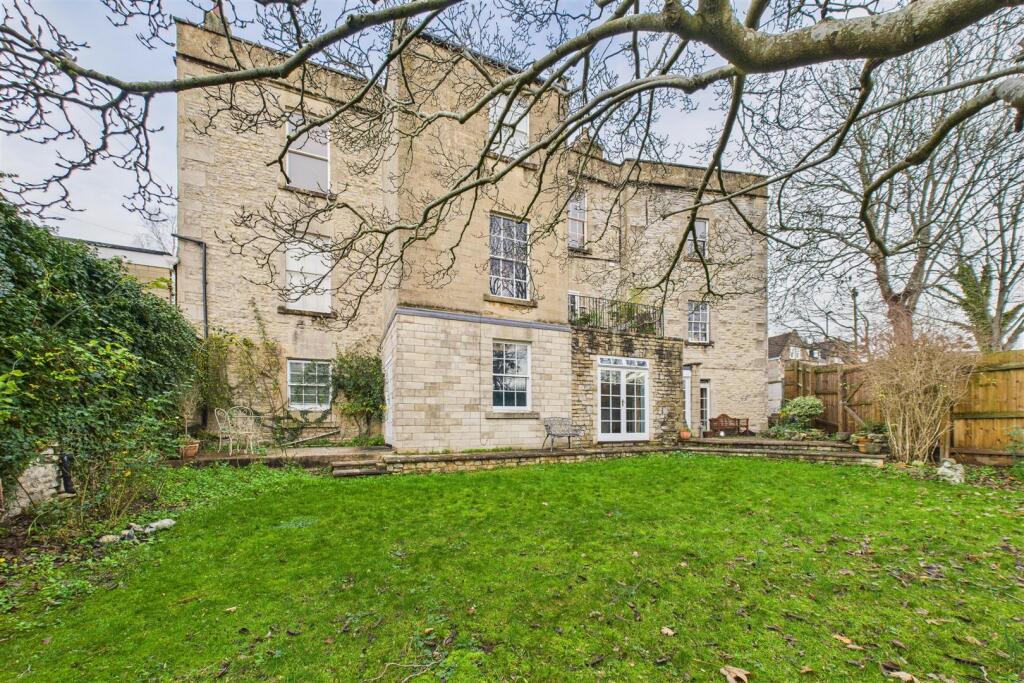 Garden Flat, 63 Newbridge Hill, Newbridge, Bath BA