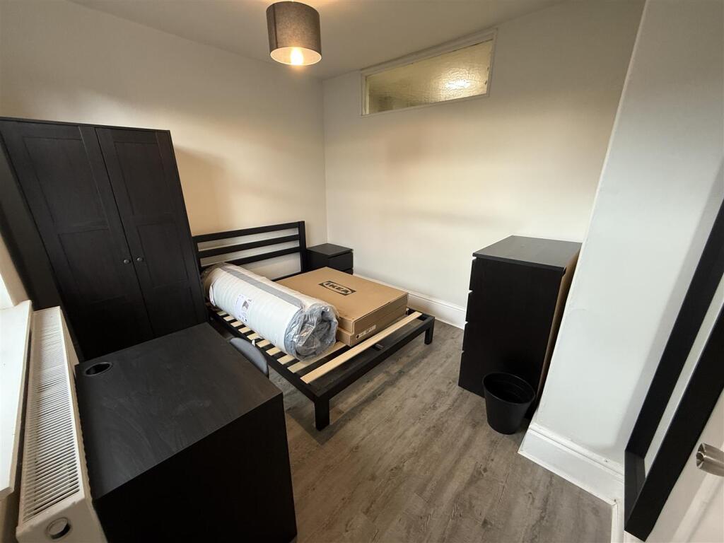 87BL.room1..JPG