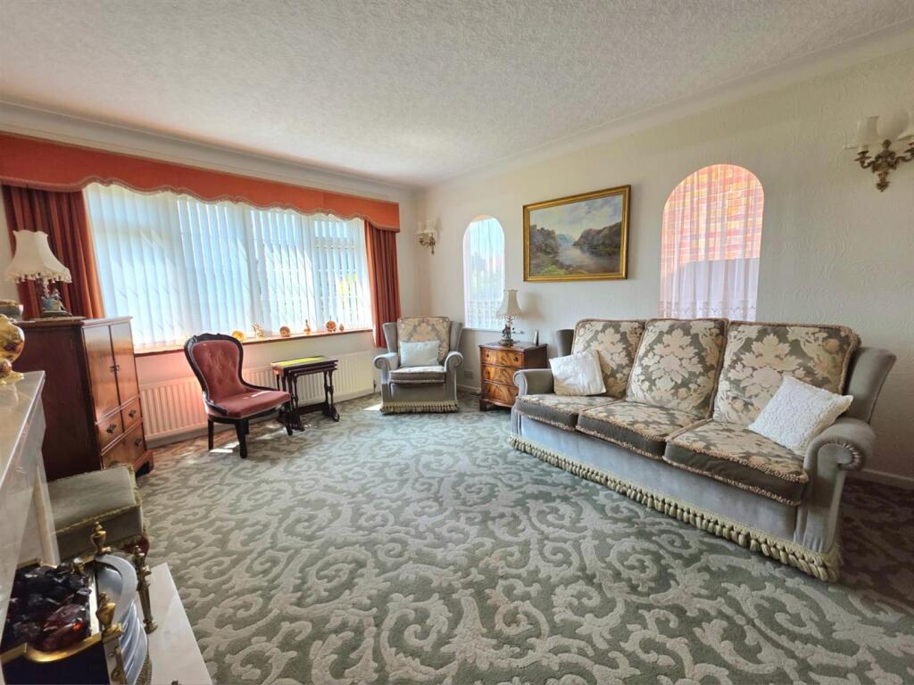lounge 2.jpg