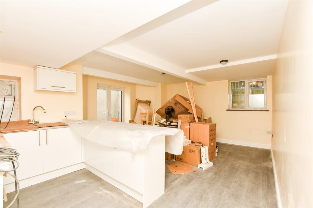 Lounge/Dining/ Kitchen (F1,51A)