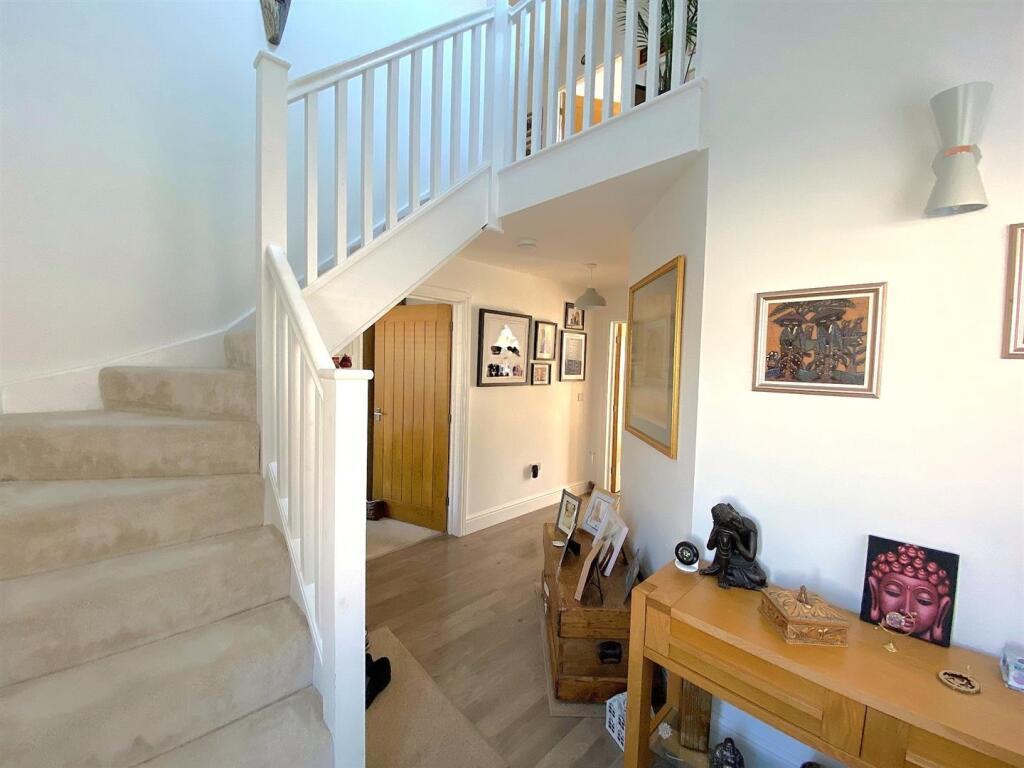 56C Haslam Crescent - Hall.jpg