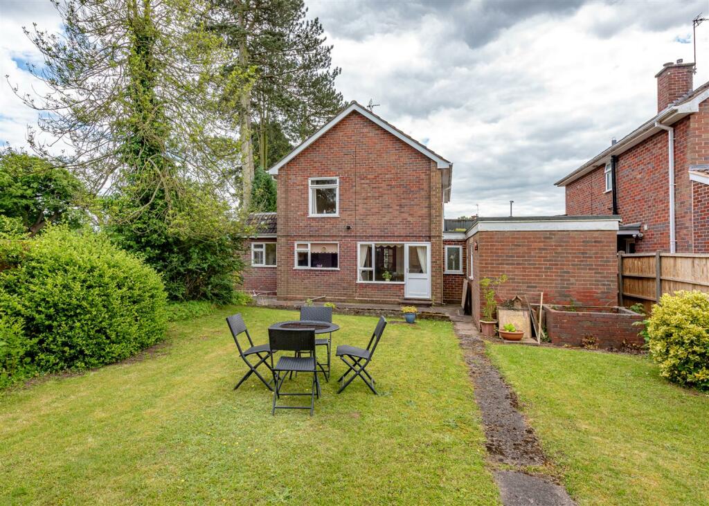 1 Fairfield Drive-Garden2.jpg