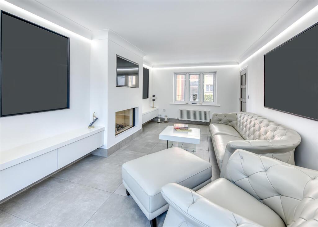 37 Deaconsfield-lounge2.jpg