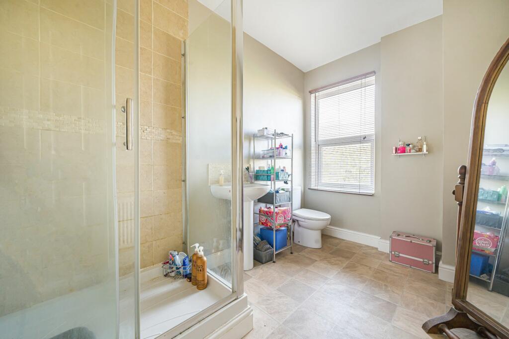 Upstairs Bathroom (En-Suite)