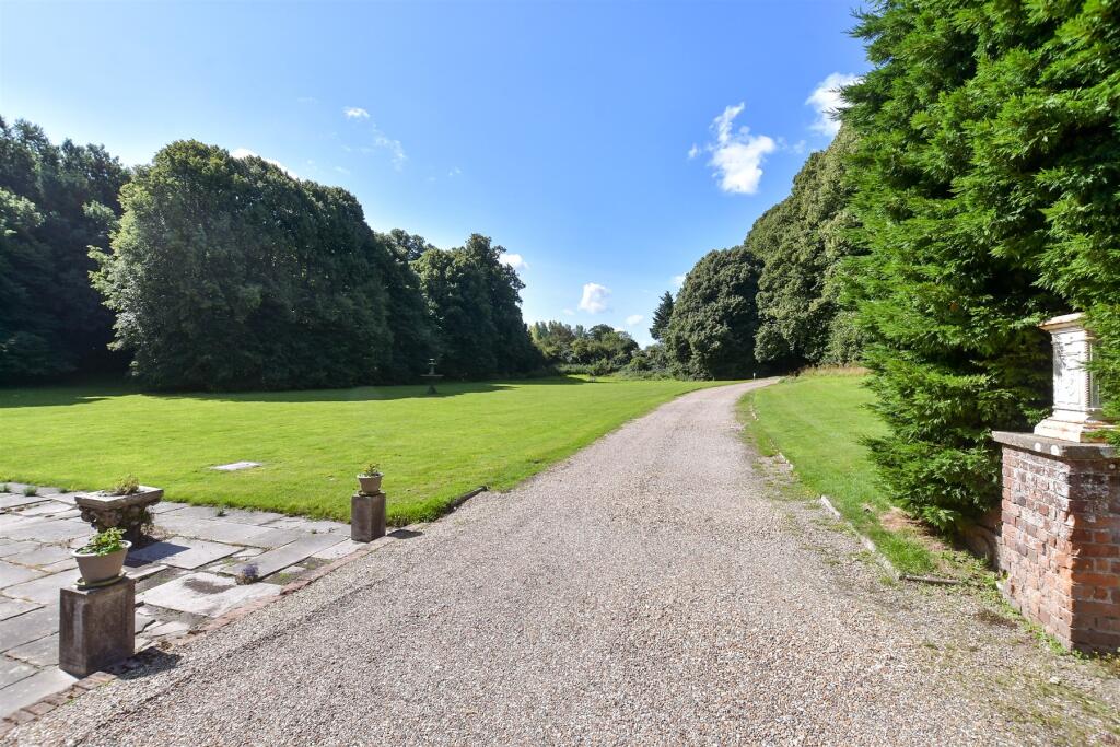 Driveway/Parking