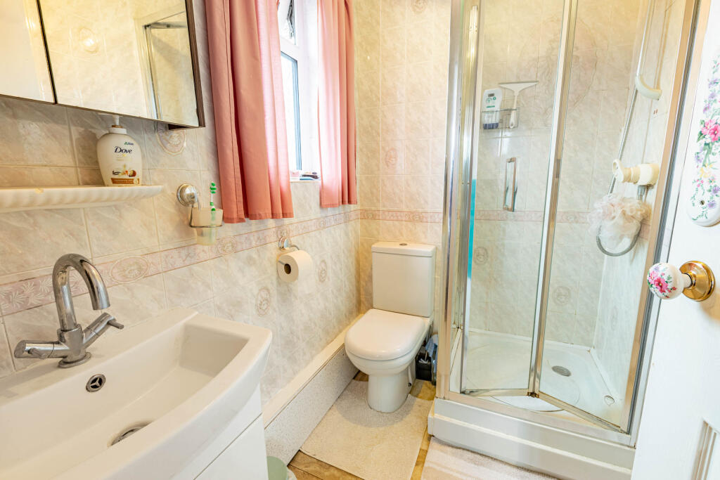 bedroom1ensuite