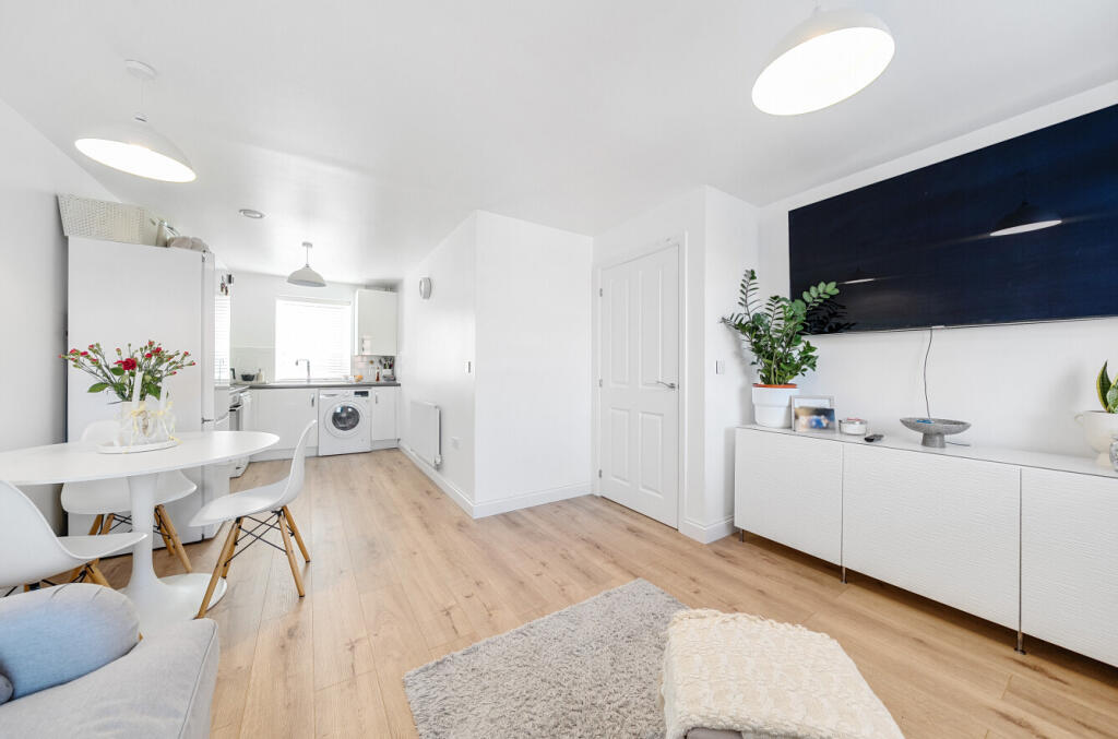 1327798-15-687a15...