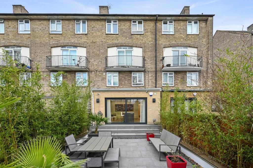 TEC - 55 Dobson Close - GardenB1 (1).jpg