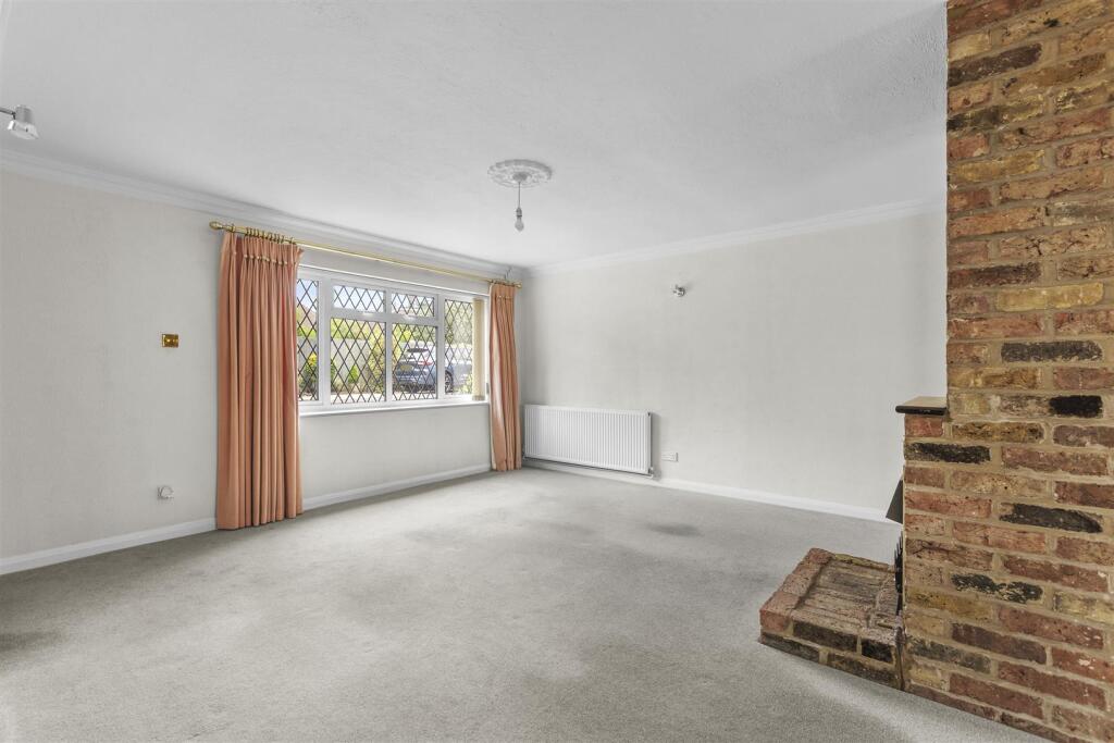 4 Grange Road, HP15 7QZ-9.jpg