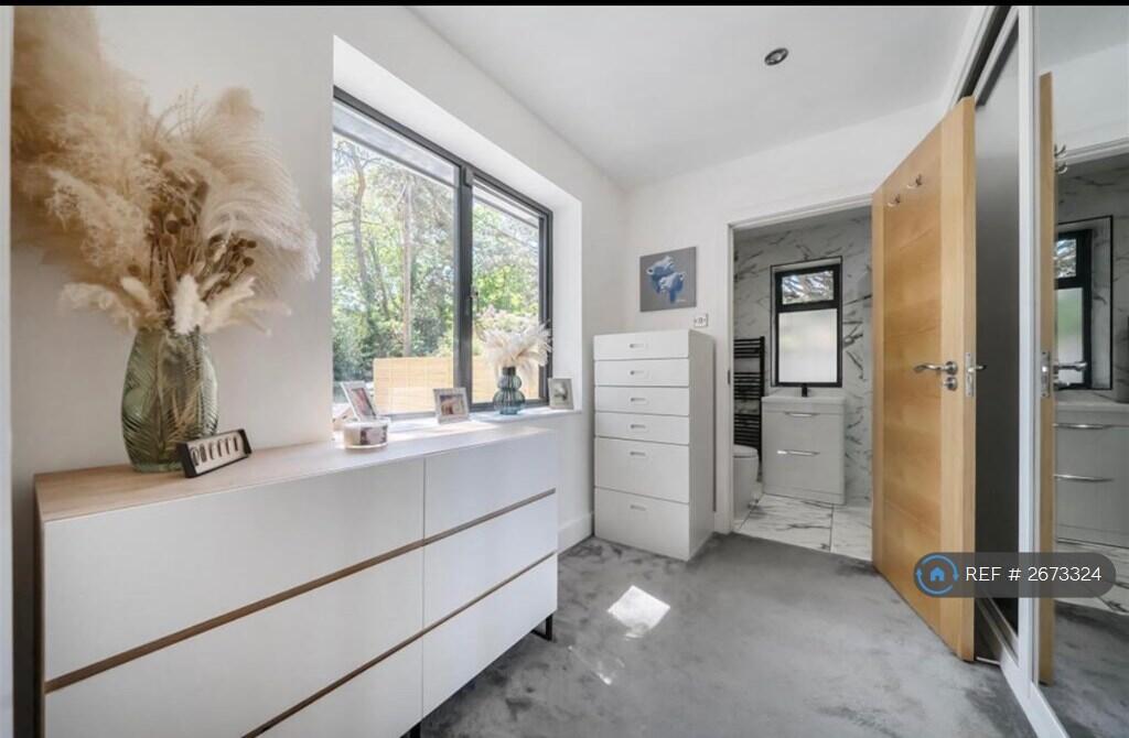 Walk In Wardrobe To Master Bedroom 
