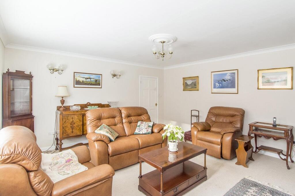 (Lounge / Diner Photo Two)