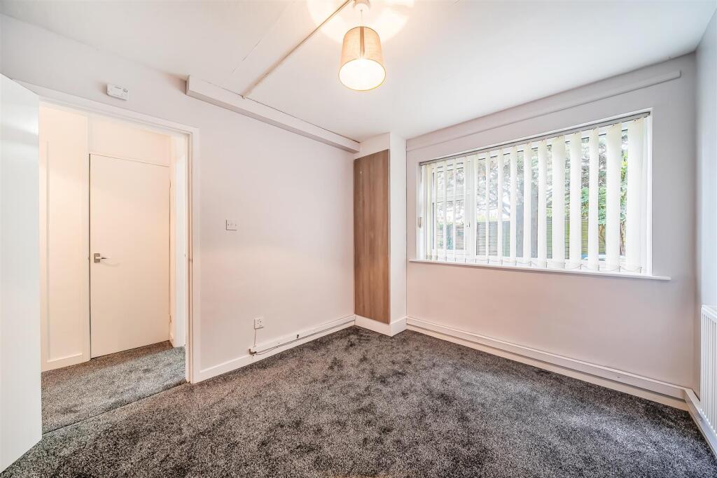 18 Cowan Close, Rugby (17).jpg