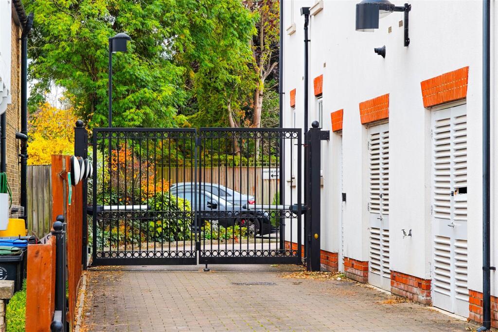 3 Ivydene Court-20.jpg