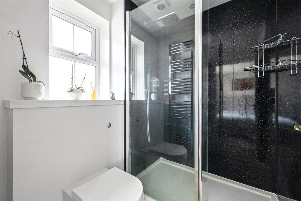 En-suite Shower/WC