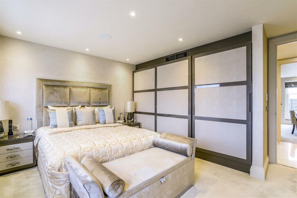 63813_26C Eaton Place  (23).jpg