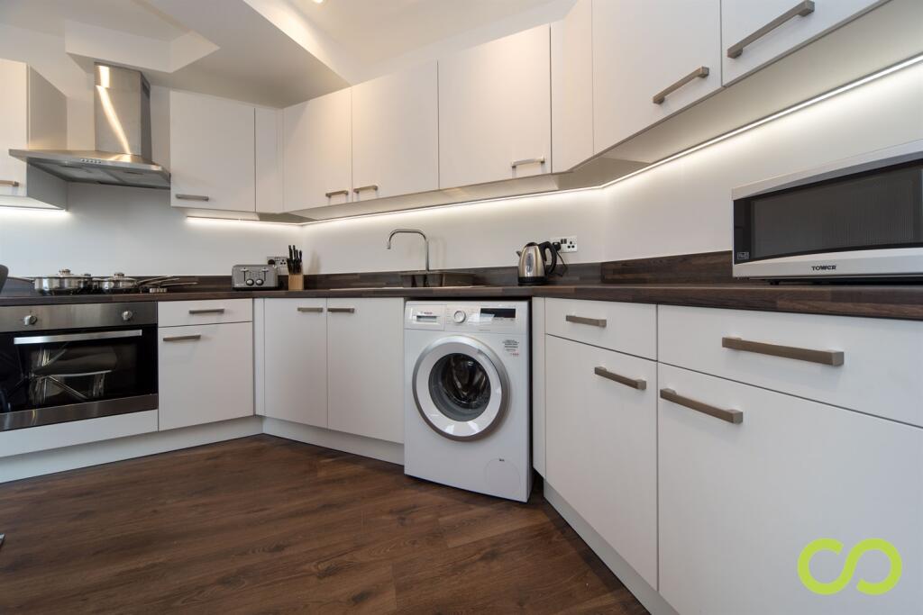 Kitchen (Main)