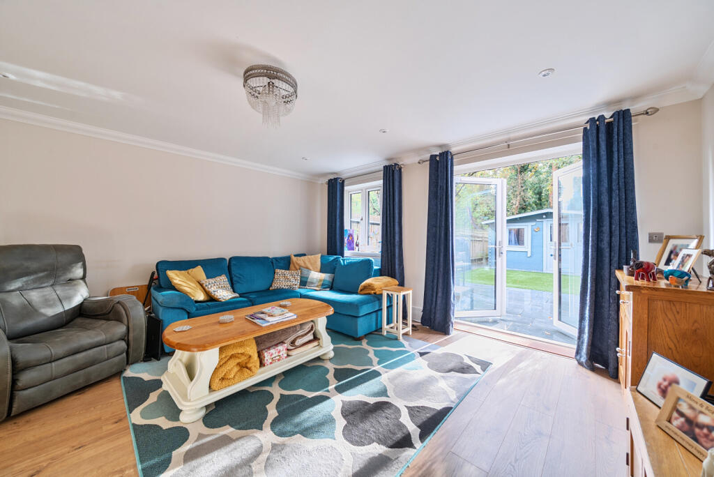 1369232-9-68f650c...