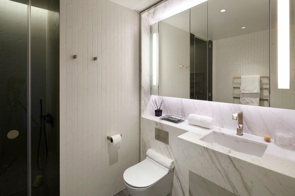 Bathroom - Show