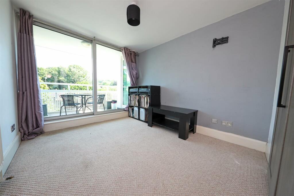 nicholas james park apartments bed 3.jpg