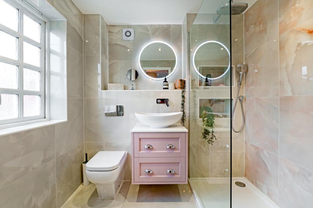 Main En Suite