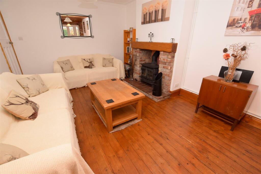 REAR SITTING DINING ROOM