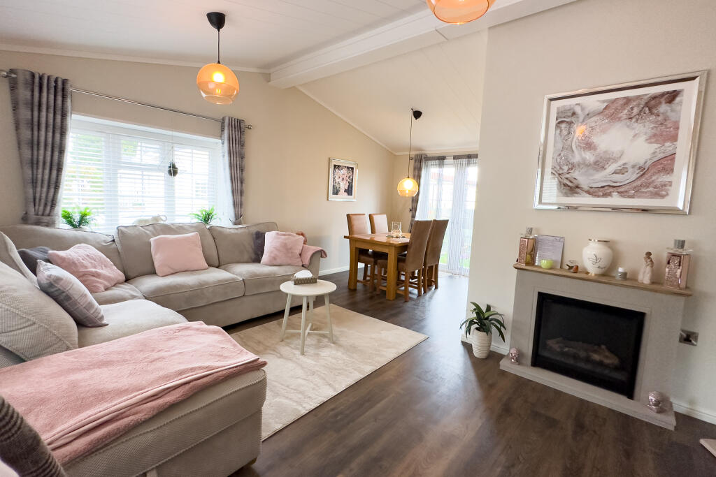 Lounge / Dining Room
