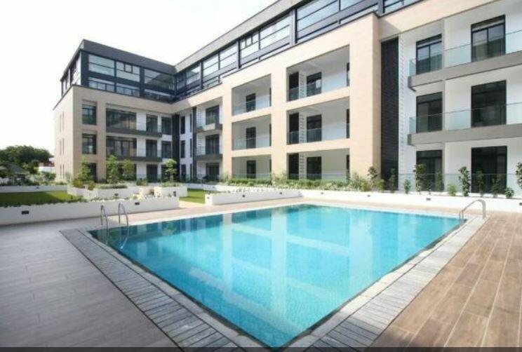 Out door pool.JPG