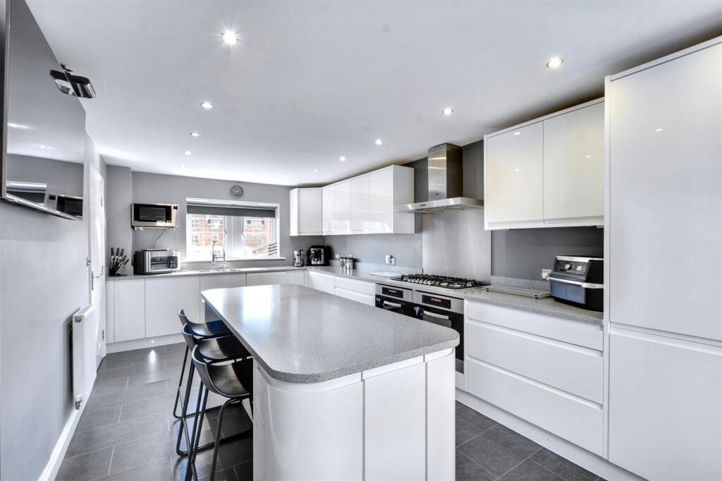 Kitchen_4.jpeg