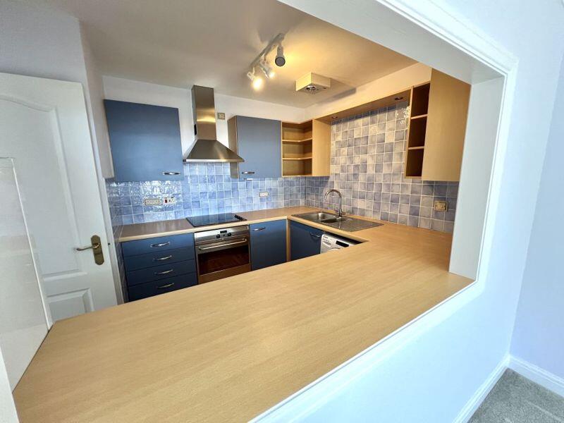 Opening from lounge to kitchen