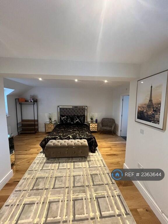 Master Bedroom With En-Suite 