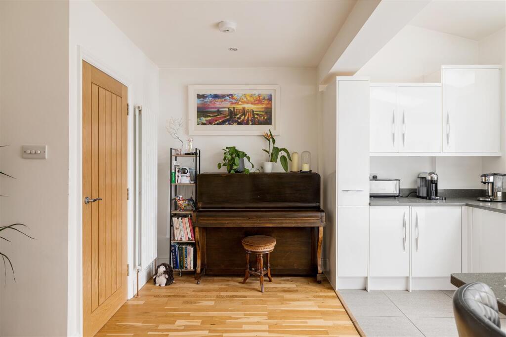 Southern Drive, IG10