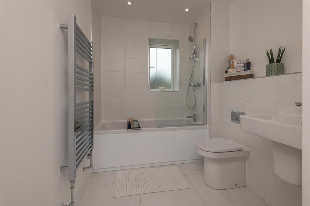 51 - 6 North Light Place BD22 8FD.jpg