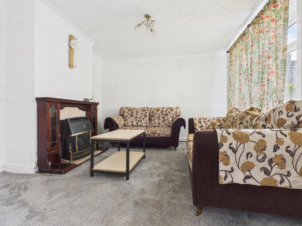 CAM03729G0-PR0147-STILL008