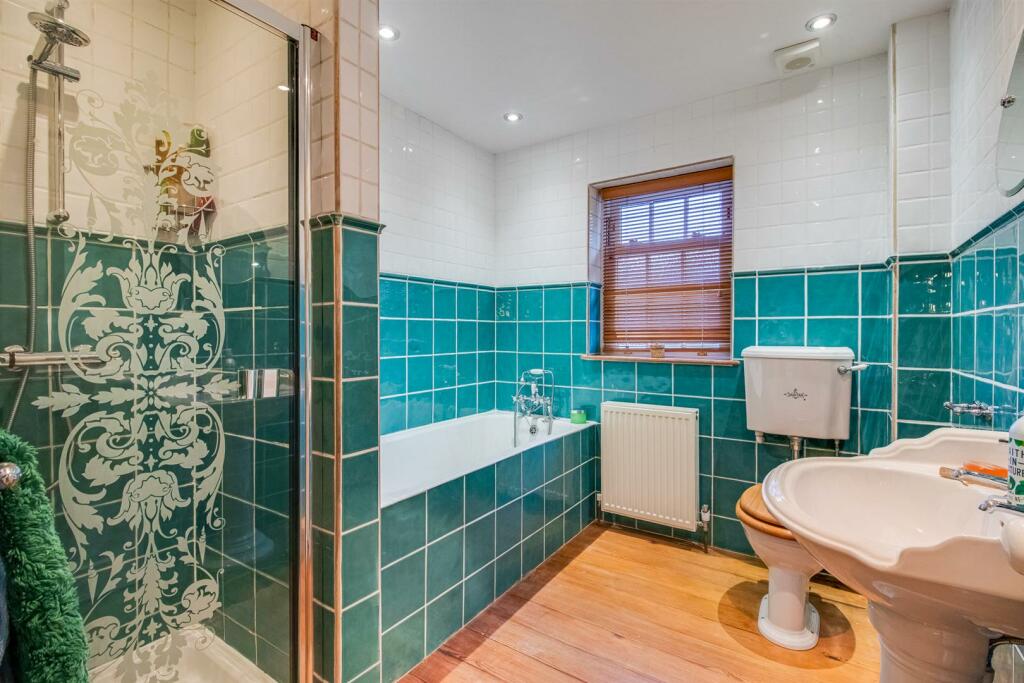 BATHROOM/W.C.