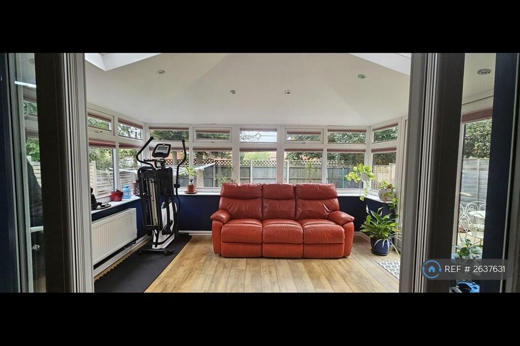 2nd Lounge/Conservatory