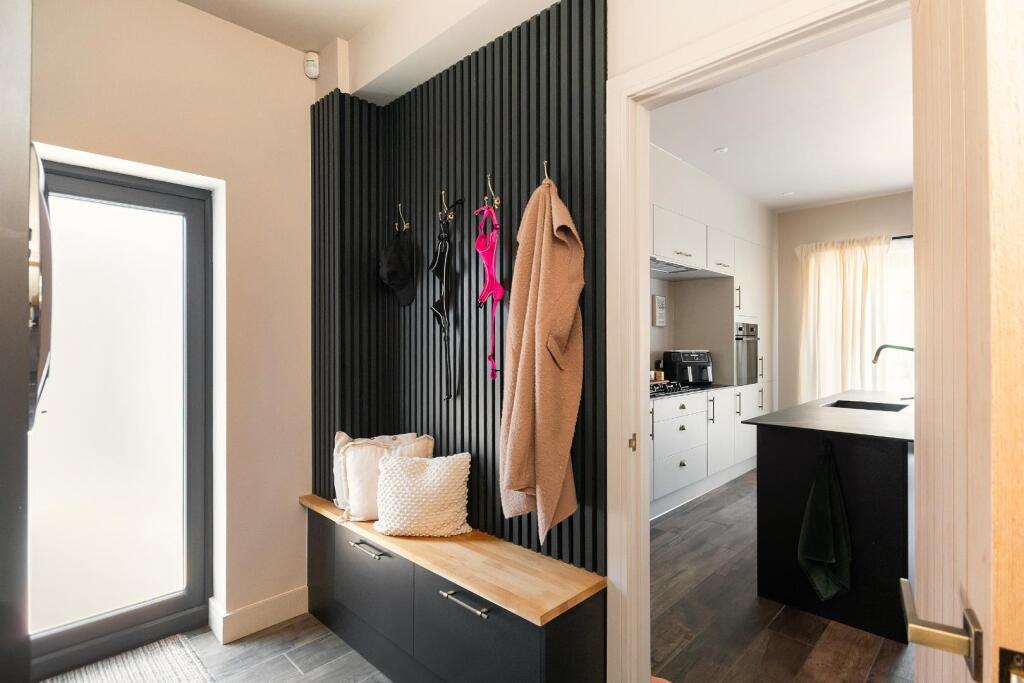 3C5LBY - Utility A.jpg