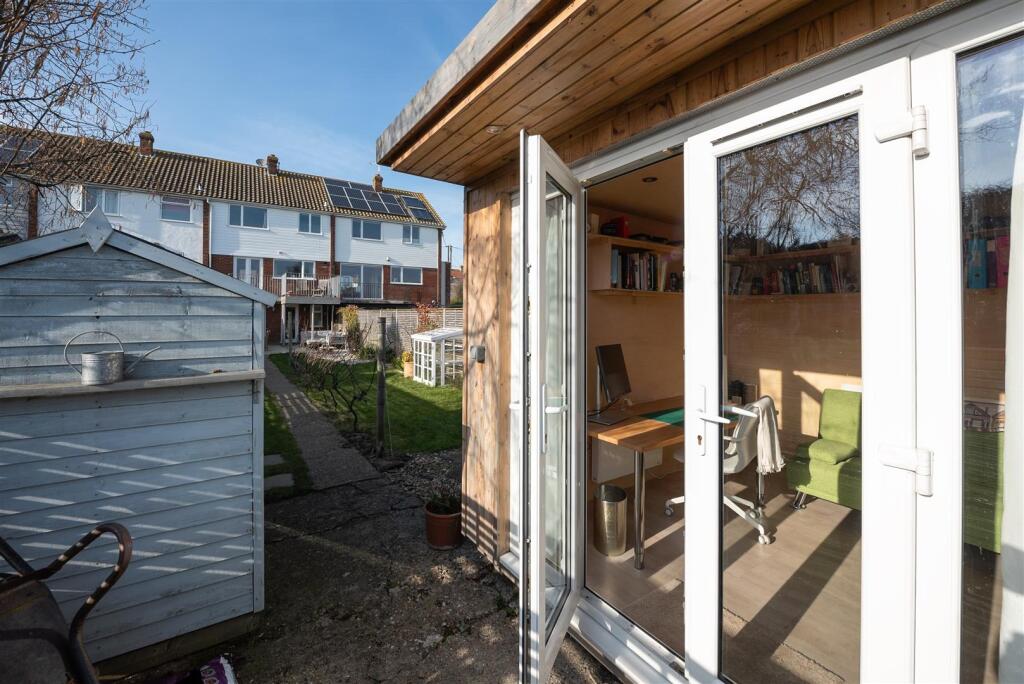 Island Wall, Whitstable