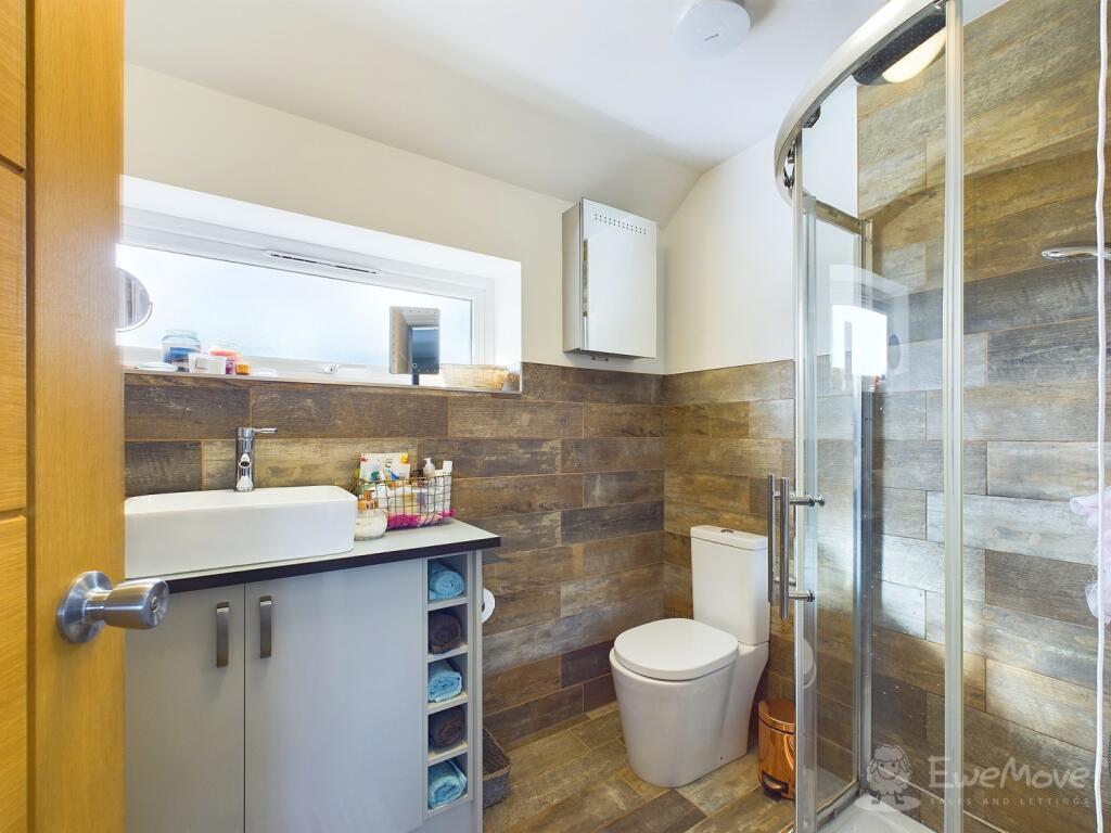 Ensuite to Main Bedroom