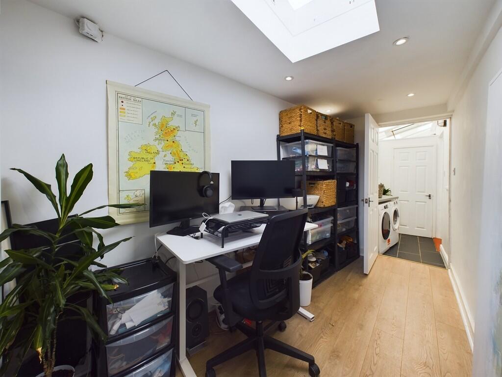 CAM02854G0-PR0318...