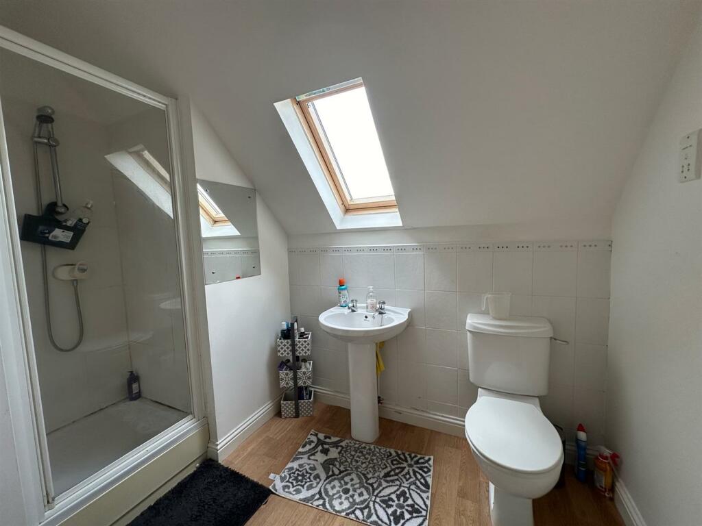 Jack and Jill En-suite