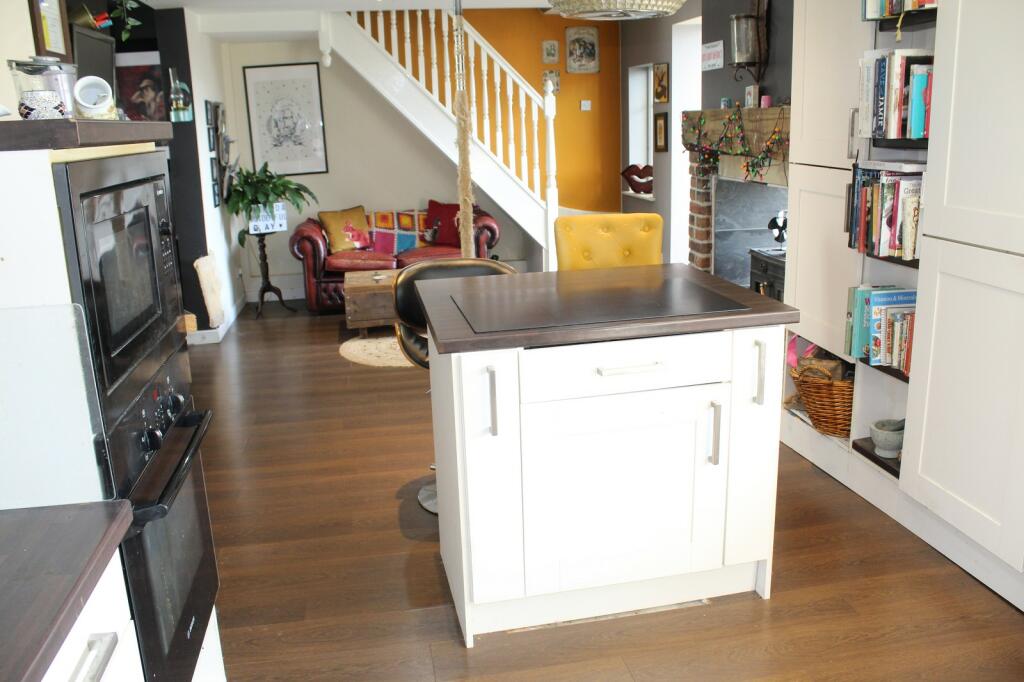 Fitted Kitchen Picture 2