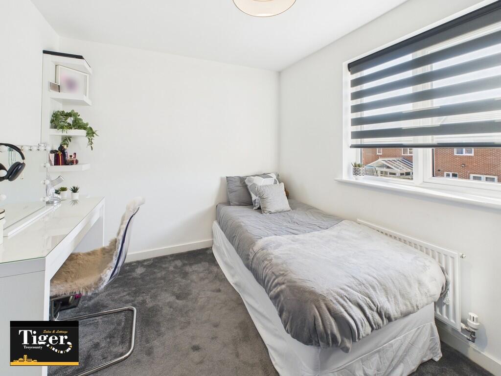 CAM02176G0-PR0519...