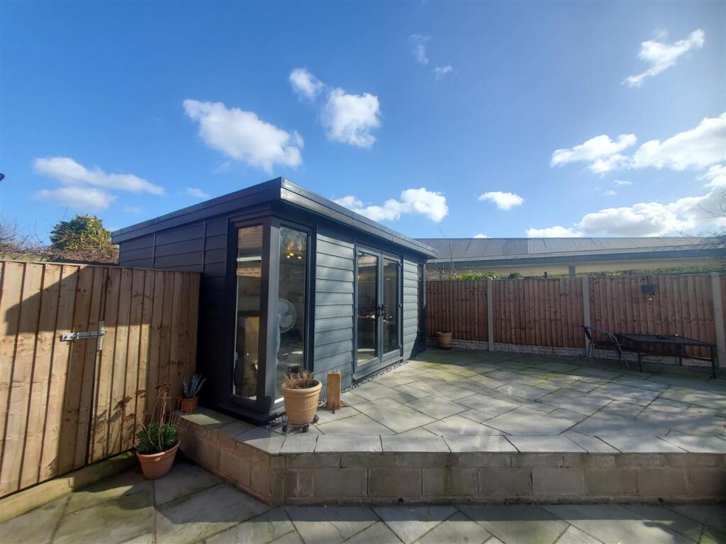 EXTERNAL OFFICE &amp; PATIO