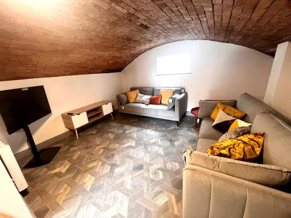 WhatsApp Image 2024-05-13 at 12.03.32.jpeg