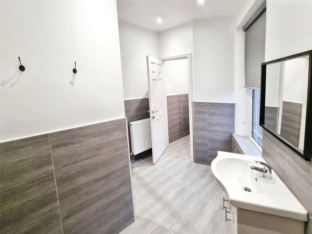 Room 11 Bathroom